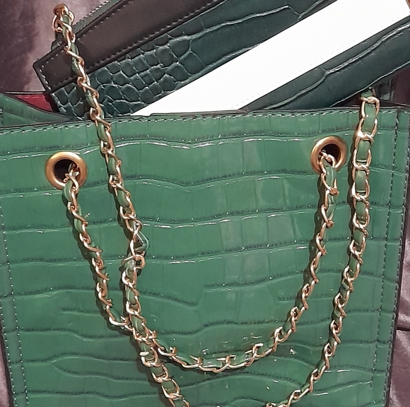 Green Vinyl Crocodile Satchel w/ wallet - Picture 2 of 5
